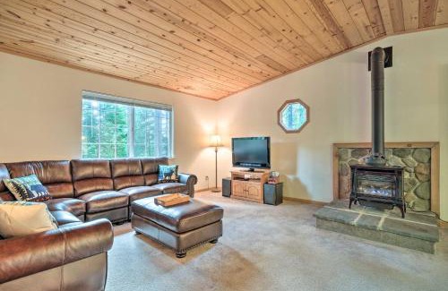 Dorrington House | 4 Mi to Big Tree State Park Serene Cabin with Deck