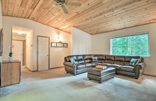 Dorrington House | 4 Mi to Big Tree State Park Serene Cabin with Deck