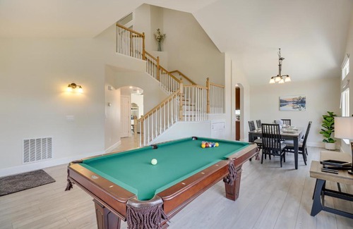 Northwest Reno House | 4 Mi to Downtown Reno Family Retreat with Fireplace