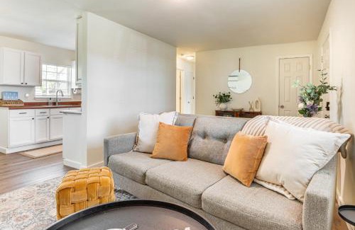 Fayetteville House | 4 Mi to Dtwn Dog-Friendly Fayetteville Home