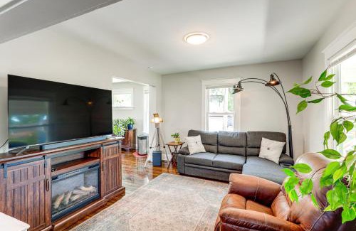 Omaha House | 4 Mi to Dtwn Omaha Spacious Home with Fenced Yard!