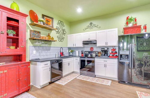 Guthrie House | 4 Mi to Lazy E Arena: Horse Lover's Haven w/Grill