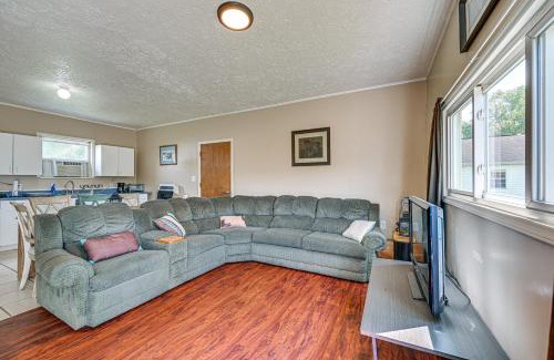 Belpre House | 4 Mi to Ohio River Quiet Guest House with Yard!