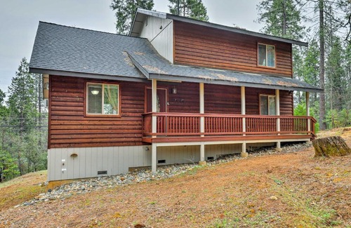 Hathaway Pines House | 4 Mi to Pine Lake Hathaway Pines Cabin with Deck