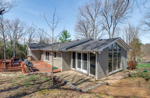 Bowling Green House | 4 Mi to WKU Hilltoppers Hideaway with Grills!