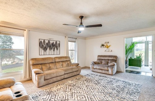 Bowling Green House | 4 Mi to WKU Hilltoppers Hideaway with Grills!