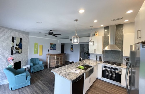 Pensacola House | 4 miles either way to Pensacola Beach or downtown Pensacola!