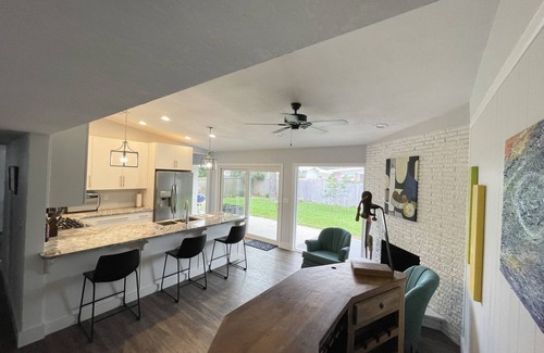 Pensacola House | 4 miles either way to Pensacola Beach or downtown Pensacola!