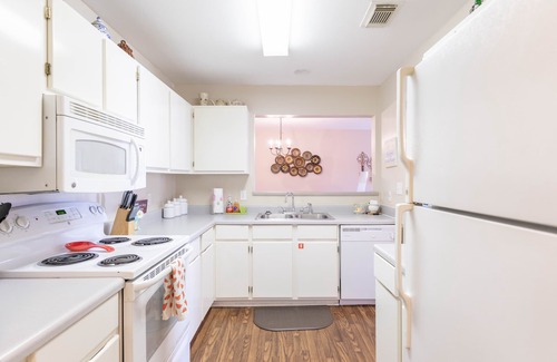 Gulf Shores Condo | 4 Miles to the Beach and 4 Miles to Tanger Outlet!