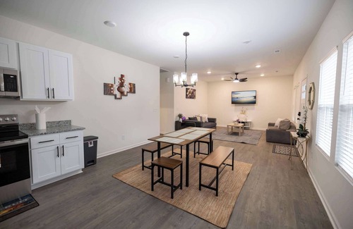 Burlington House | 4 Min to Downtown - 10 Min to Elon - Washer and Dryer