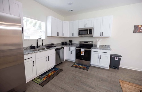 Burlington House | 4 Min to Downtown - 10 Min to Elon - Washer and Dryer
