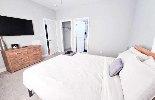 Chapel Hill House | 4 Minutes to UNC - 7 Minutes to Carrboro - En-Suite Bathrooms