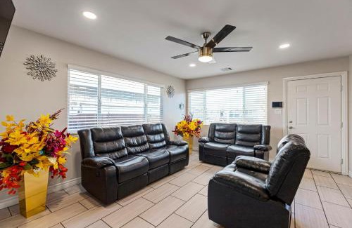 North Las Vegas Hotel | 4 Room- Local VIBE Retreat just 12 min to The Strip and Fremont