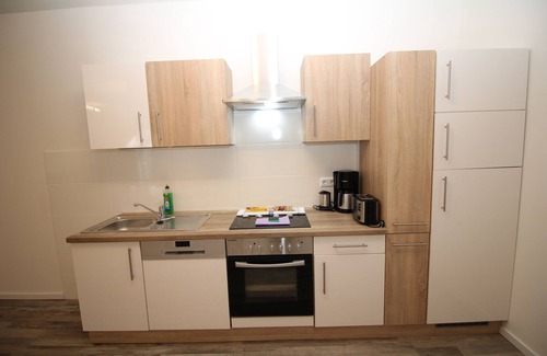 Tempelhof-Schoeneberg Apartment | 4 rooms, up to 13 persons, luxurious furnishings, "Freesia"