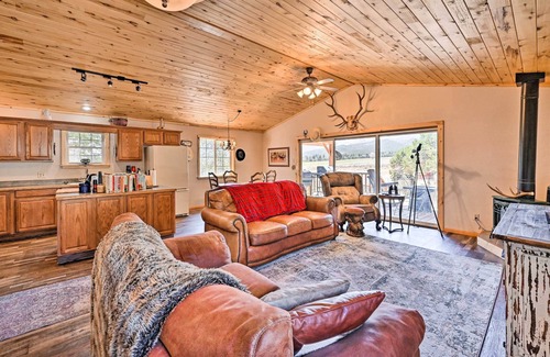 Coaldale Cabin | 4-Season Mountain Escape with Breathtaking View!