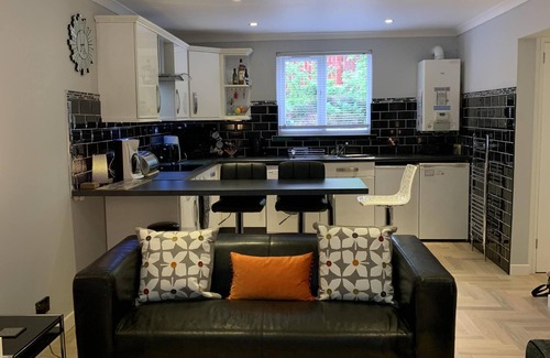 Shawlands Apartment | 4 Star BOSWELL One-Bedroom Apartment - Glasgow - Private Parking - WiFi - Quiet