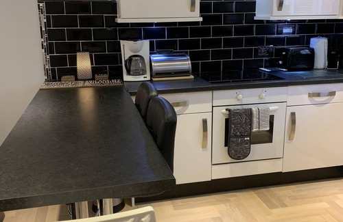 Shawlands Apartment | 4 Star BOSWELL One-Bedroom Apartment - Glasgow - Private Parking - WiFi - Quiet