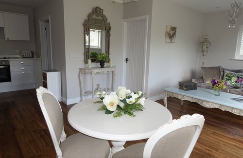 Tenterden Cottage | 4 Star Luxury Romantic Break - The Pavilion at Brunger House (Dog Friendly)