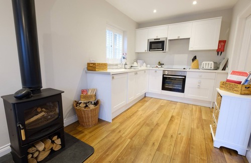 Tenterden Cottage | 4 Star Luxury Romantic Break - The Pavilion at Brunger House (Dog Friendly)