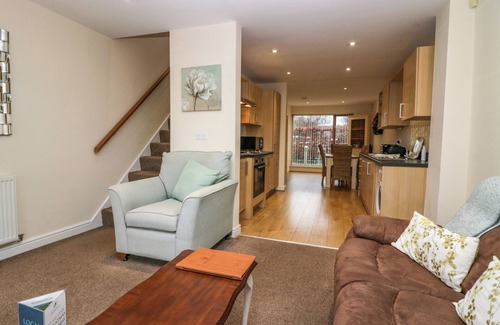 Tewitfield Cottage | 4 TEAL HOUSE, pet friendly, country holiday cottage in Tewitfield