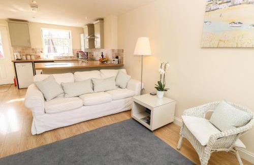 Brading House | 4 The Old Post Office Mews