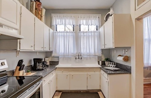 Mobile Apartment | 4 Units! Mins to Downtown&Dining - Dauphin Darling