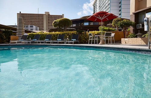 Ala Moana House | 4 x City View Moderate Room at Pagoda Hotel