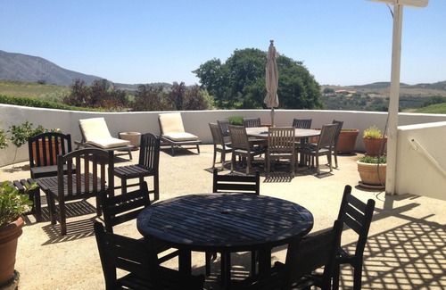 Soledad House | 40 Acres 5,000 Square Ft, $975/nt Sleeps 10-14 Pool, Vineyard, Views !