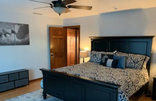 Renault Cottage | 40% discount Feb 5th-9th Book it while its HOT! and relax in the hot tub