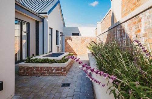 George Villa | 40 Ridge Drive, Kingswood Golf Estate