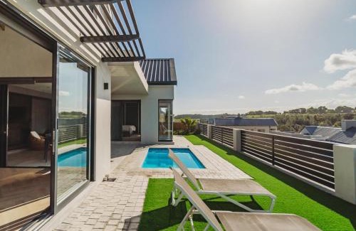 George Villa | 40 Ridge Drive, Kingswood Golf Estate
