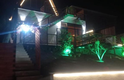 Azerbaijan Villa | 40 steps Aframe House