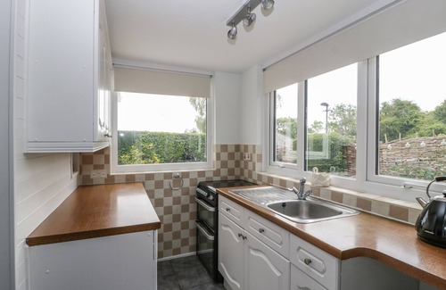 Upwey Cottage | 40 THE RIDGEWAY, family friendly, character holiday cottage in Upwey