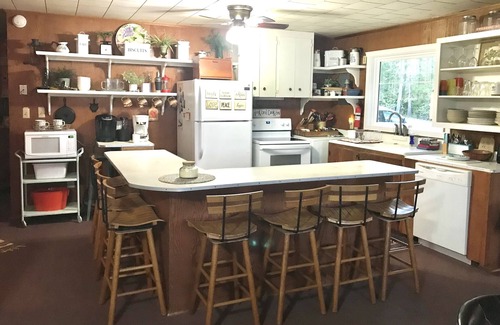 Chappells Cabin | 400" of shoreline/private dock & boat ramp - Spring and summer dates!