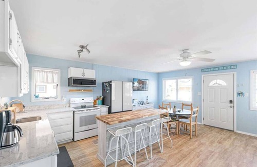 Little Salisbury House | 403 Carribbean | 2BR 1BA Bayside Beach Bungalow