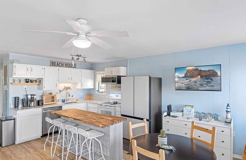 Little Salisbury House | 403 Carribbean | 2BR 1BA Bayside Beach Bungalow
