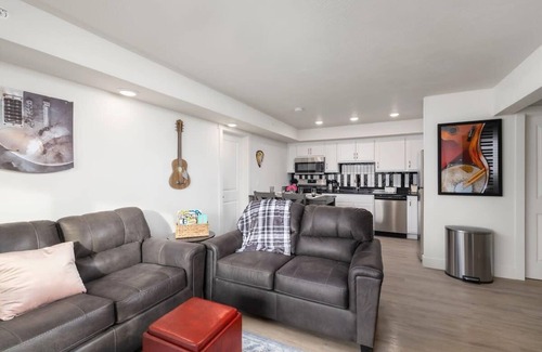 Downtown Branson Condo | 406 - Walk to Convention Center & Landing