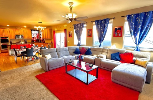 Dupont House | 420Friendly GolfSimulator HotTub 5Bath Theater