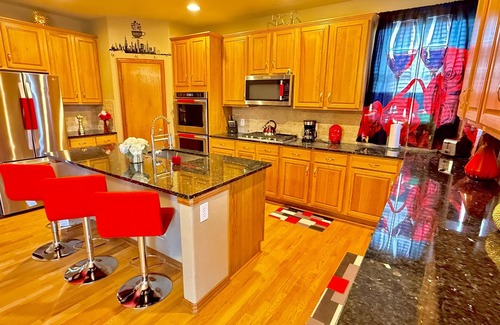 Dupont House | 420Friendly GolfSimulator HotTub 5Bath Theater