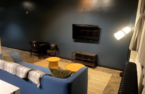 North Oakland Apartment | 424 Gold Way-Apt. 302