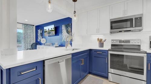 Isle of Palms House | 44 Fairway Dunes by AvantStay Steps from the Beach Pool TennisPickleball Courts