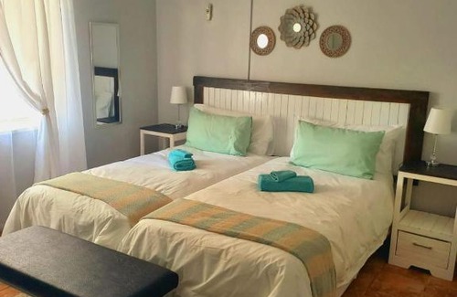 Villieria Bed & Breakfast | 464 On 22nd Ave Guesthouse