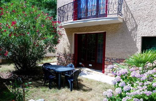 Vernet-les-Bains Apartment | 48 m² F2 apartment with garden on ground floor villa 5 min. walk from the spa