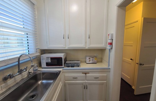 Old Town Apartment | 4B Private Unit Free Wi-Fi LAX Fantastic 1-bedroom apartment in Torrance Disney