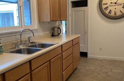 Redway House | 4bd/1ba 1,325 sf Downtown home, valley views and a large front yard