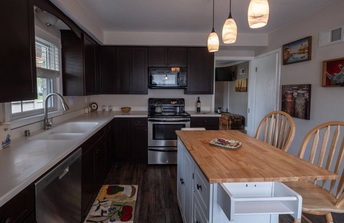 Wauwatosa House | 4BD Central to Top Attractions, Quiet Walkable Area