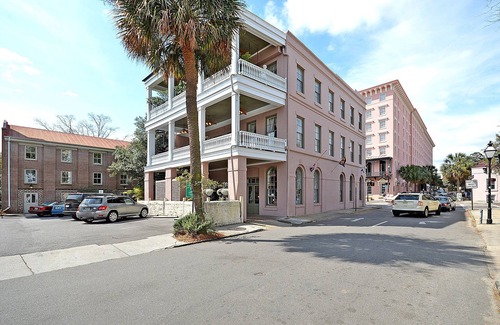Charleston Historic District Condo | 4BD DOWNTOWN CHARLESTON