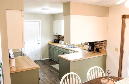 Rapid City House | 4bd2ba Family&Pet Friendly Easy access to Hills & Amenities Central Location