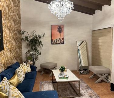 Miramar House | 4bdrm Waterfront salt water Pool home with Outdoor theater Game Rm Make up vanities in every room Perfect for Game days and concerts trips to Miami Hard rock stadium and hotel 15 mins away