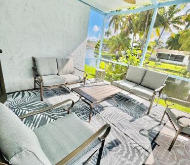 Miramar House | 4bdrm Waterfront salt water Pool home with Outdoor theater Game Rm Make up vanities in every room Perfect for Game days and concerts trips to Miami Hard rock stadium and hotel 15 mins away
